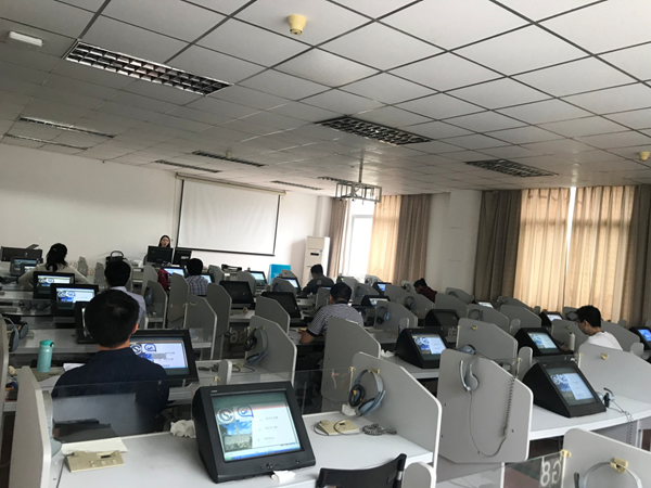 9 吴雅琦老师为番号鸽
公派出国教师开展国别培训_副本.png